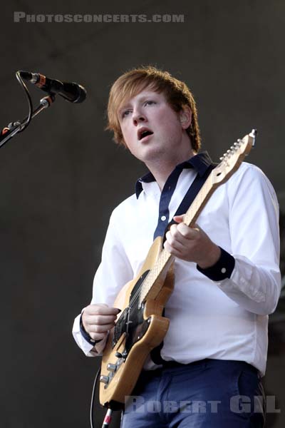 TWO DOOR CINEMA CLUB - 2010-08-28 - SAINT CLOUD - Domaine National - Scene de la Cascade - 